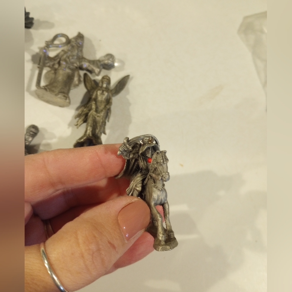 Figures - Picture 2 of 5